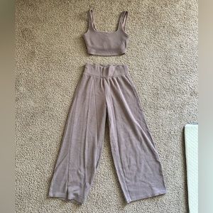 Abercrombie cropped leg lounge set